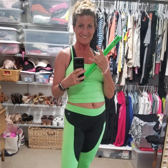 Meet your Posher, Debbie - Picture 5 of 5